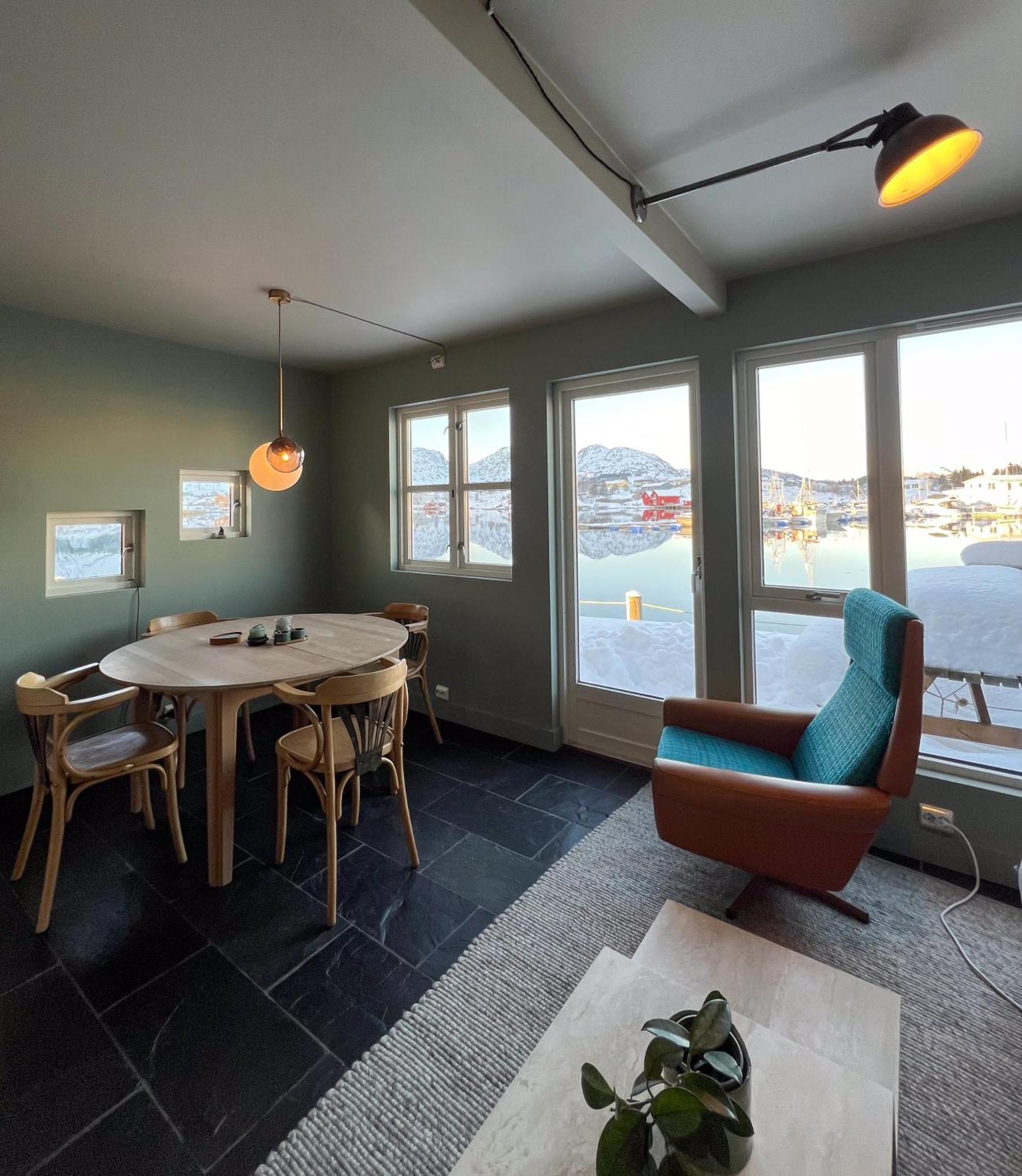 Charming Waterfront Cabin In Ballstad, Lofoten Exterior photo